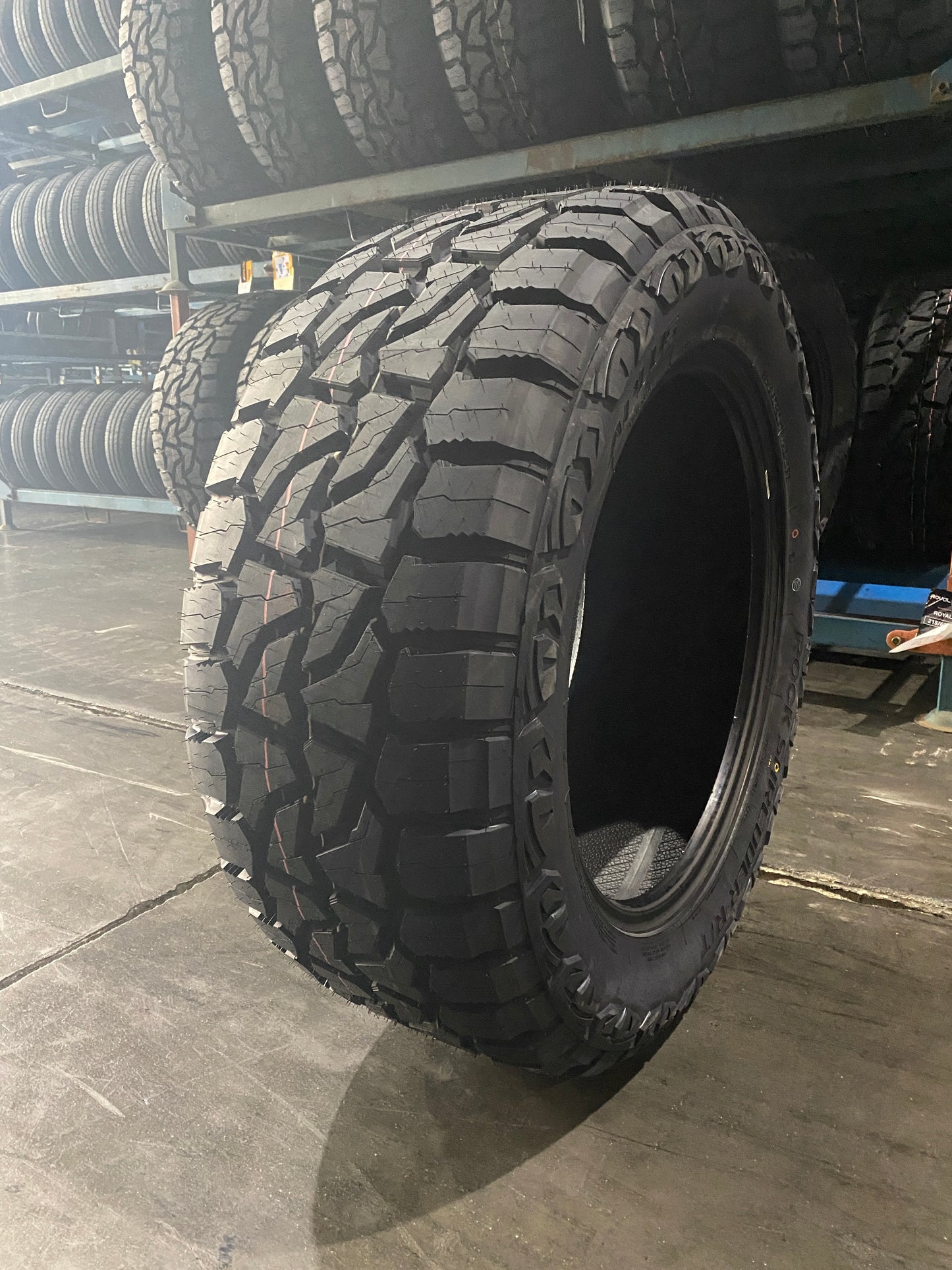 Aplus LT265/65R18 122/119Q ROCK SHREDDER-R/T 10